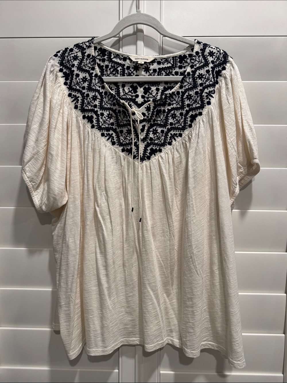 Lucky brand women’s Embroidered V-Neck Peasant Top - Cream with Black Embroidery
